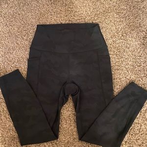 SUMMER CLOSET CLEAROUT: RBX camo leggings with pockets